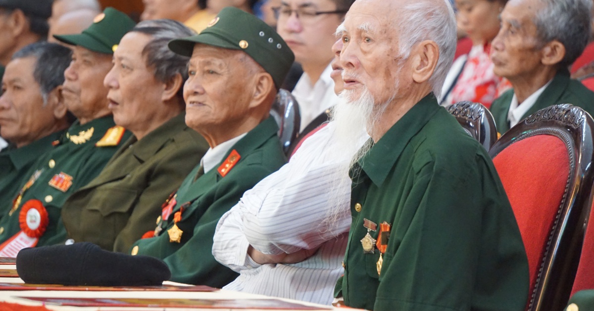 H&agrave;ng loạt chế độ ưu đ&atilde;i người c&oacute; c&ocirc;ng được đề xuất tăng
