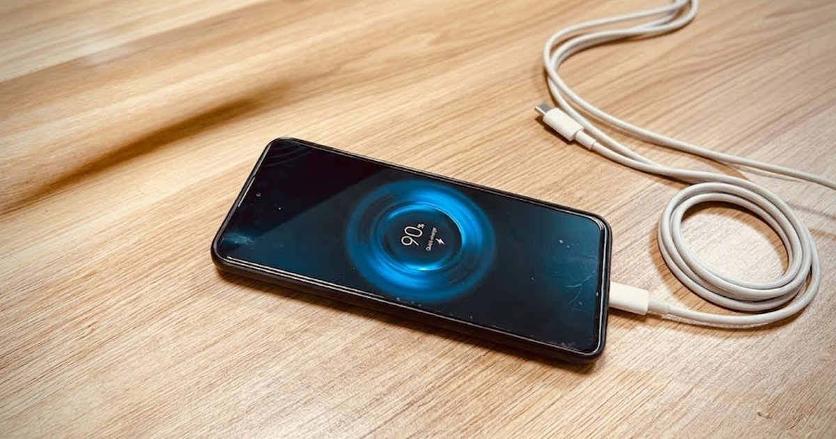 Kết quả bất ngờ sau khi thử nghiệm sạc nhanh điện thoại Android liên tục 6 tháng