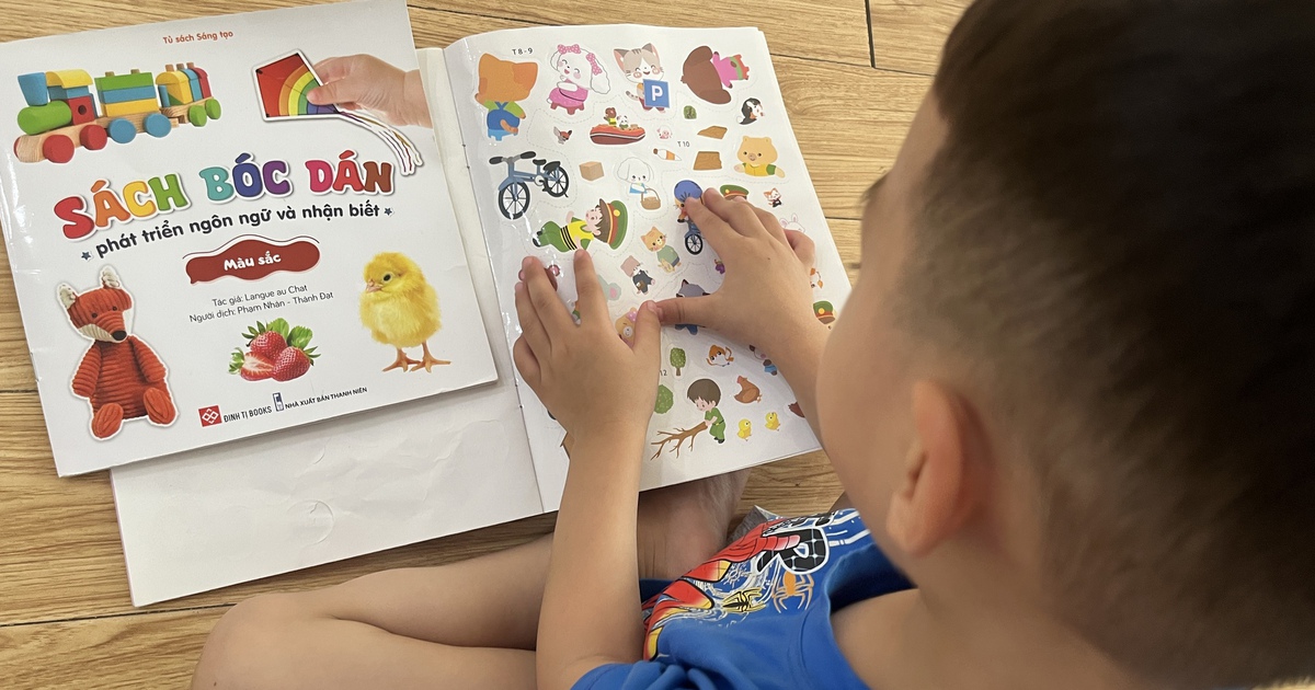 Giật mình với đồ trẻ chơi mỗi ngày: Sticker bạo lực đội lốt hình dễ thương