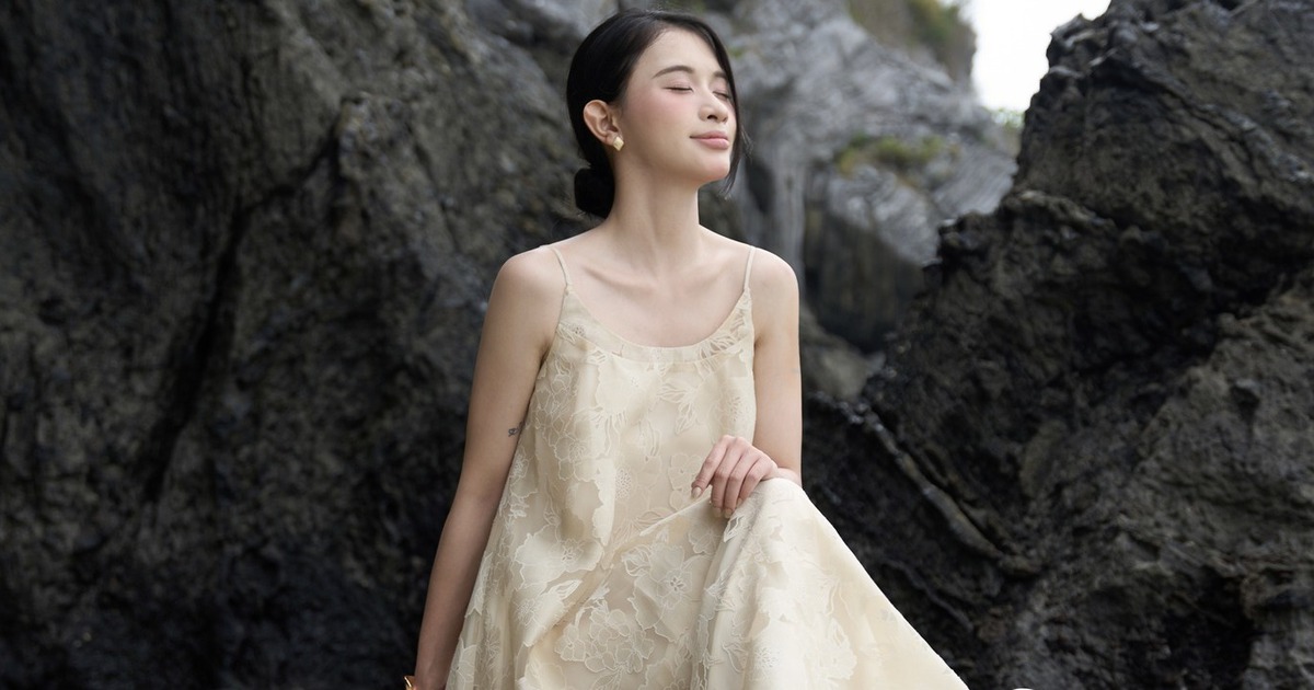 Váy maxi, đầm cổ yếm cho nàng điệu đà tỏa sáng