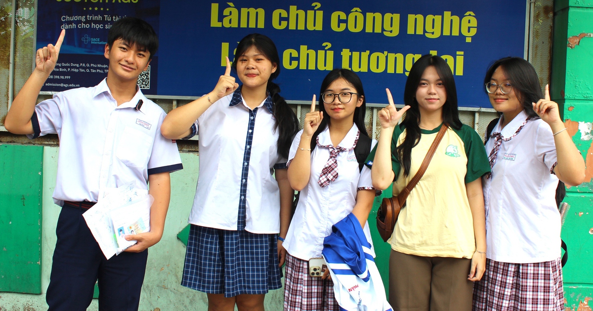 'Đề toán thi lớp 10 TP.HCM mà cho năm ngoái là em thủ khoa rồi'