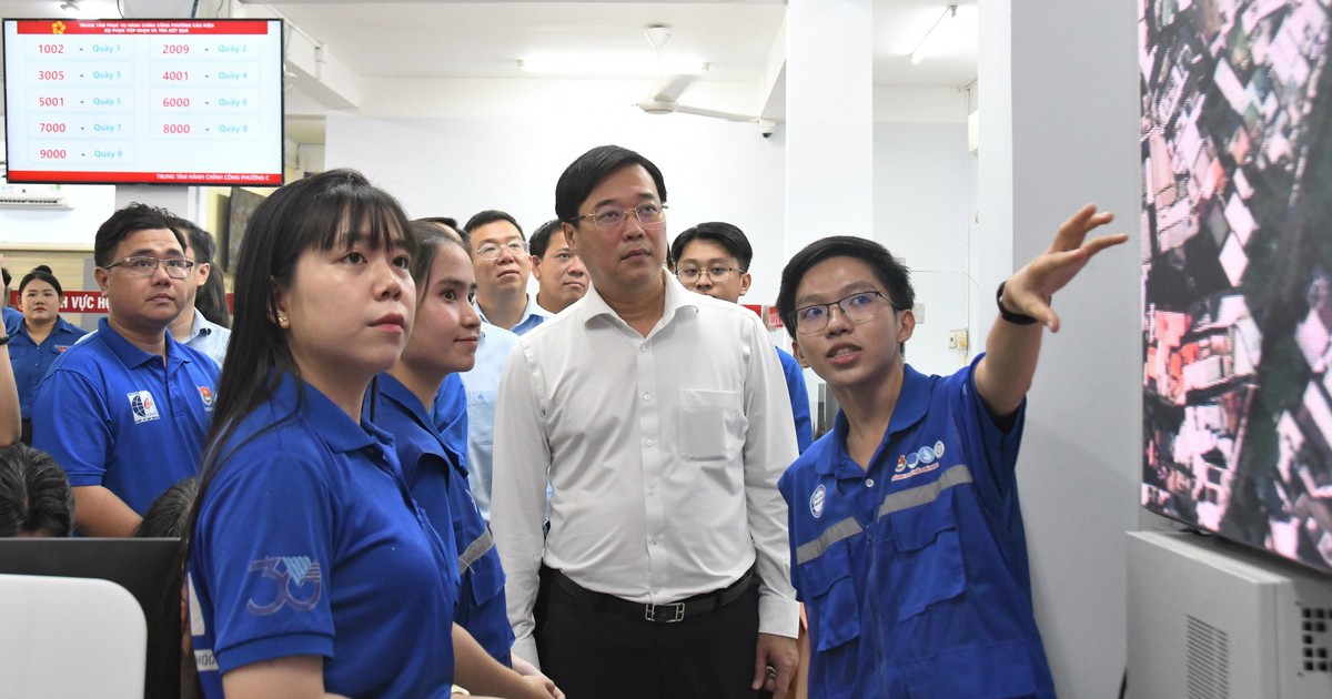 Sau 10 ngày, hơn 20.000 người dân được thanh niên hỗ trợ chuyển đổi số