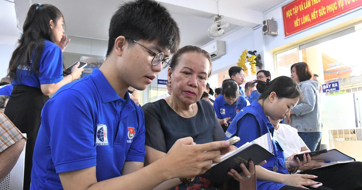 'Mùa hè số' - thanh niên giúp người dân trở thành công dân số