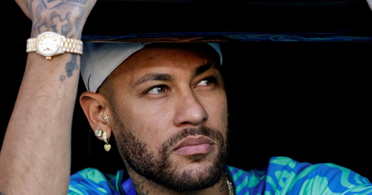 Tổng thống Brazil lại gây sốt, chỉ trích Neymar đi World Cup 'để làm việc  từ xa'?