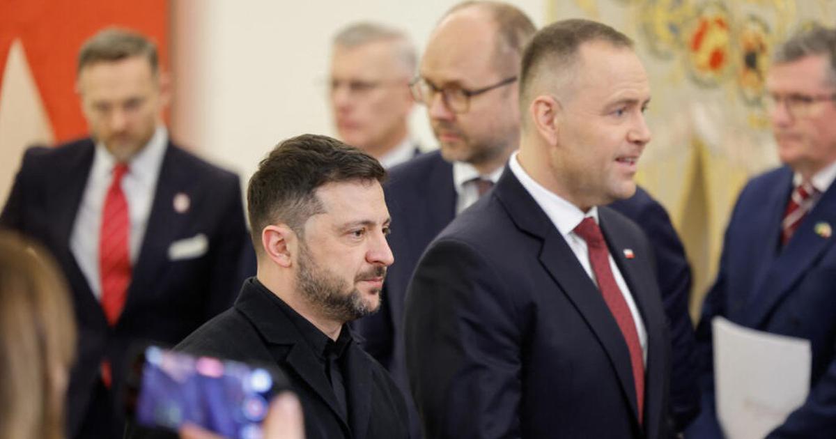 Tổng thống Ba Lan tước hu&acirc;n chương của &ocirc;ng Zelensky