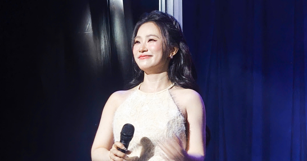 Lương Bích Hữu trẻ trung, khoe giọng hát cao vút