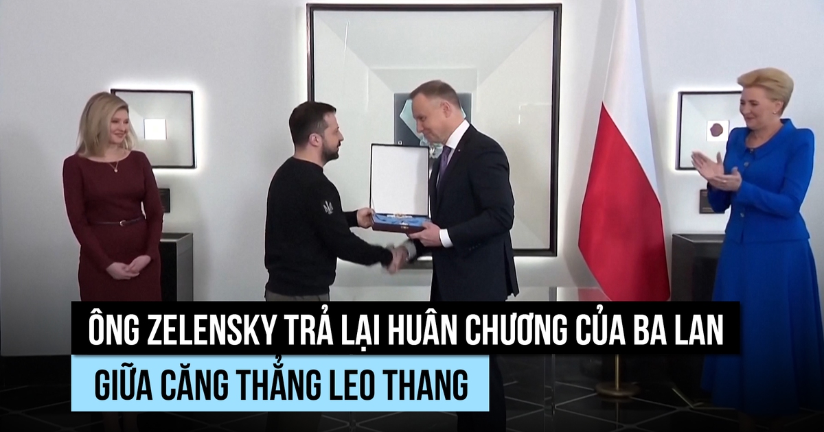 Ông Zelensky cùng loạt quan chức Ukraine trả lại huân chương cho Ba Lan