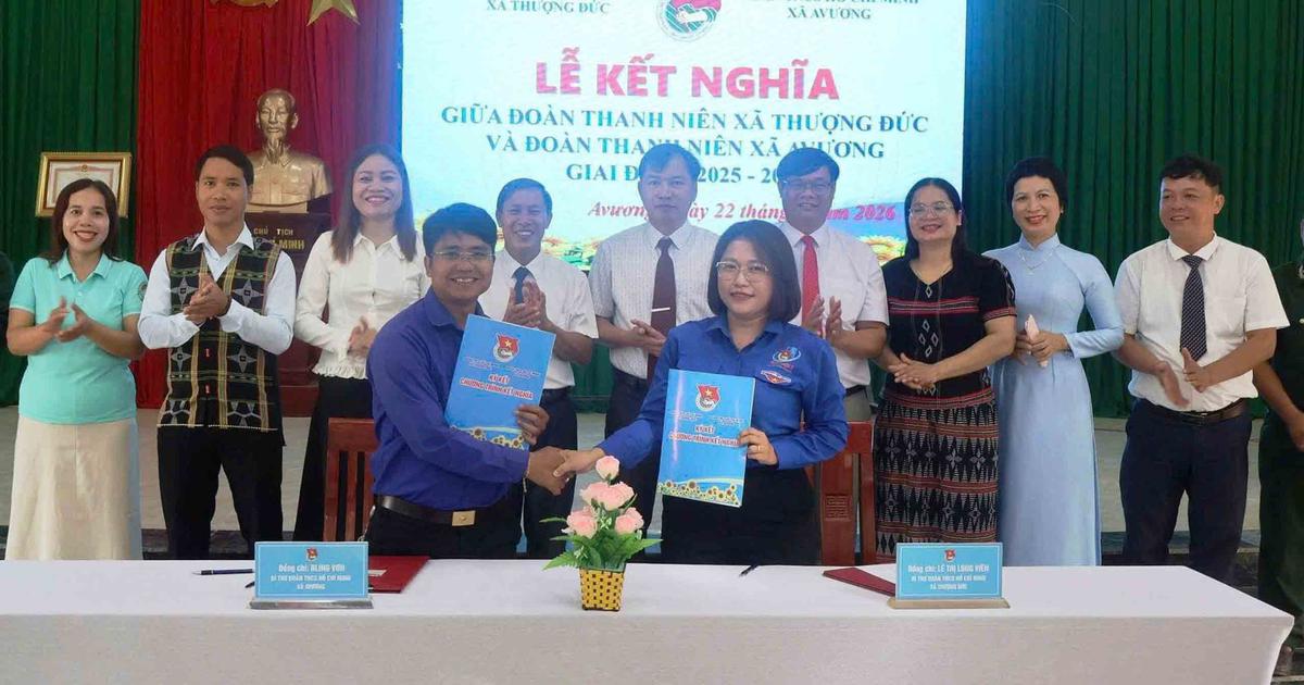 Những cái bắt tay đầy hy vọng ở A Vương