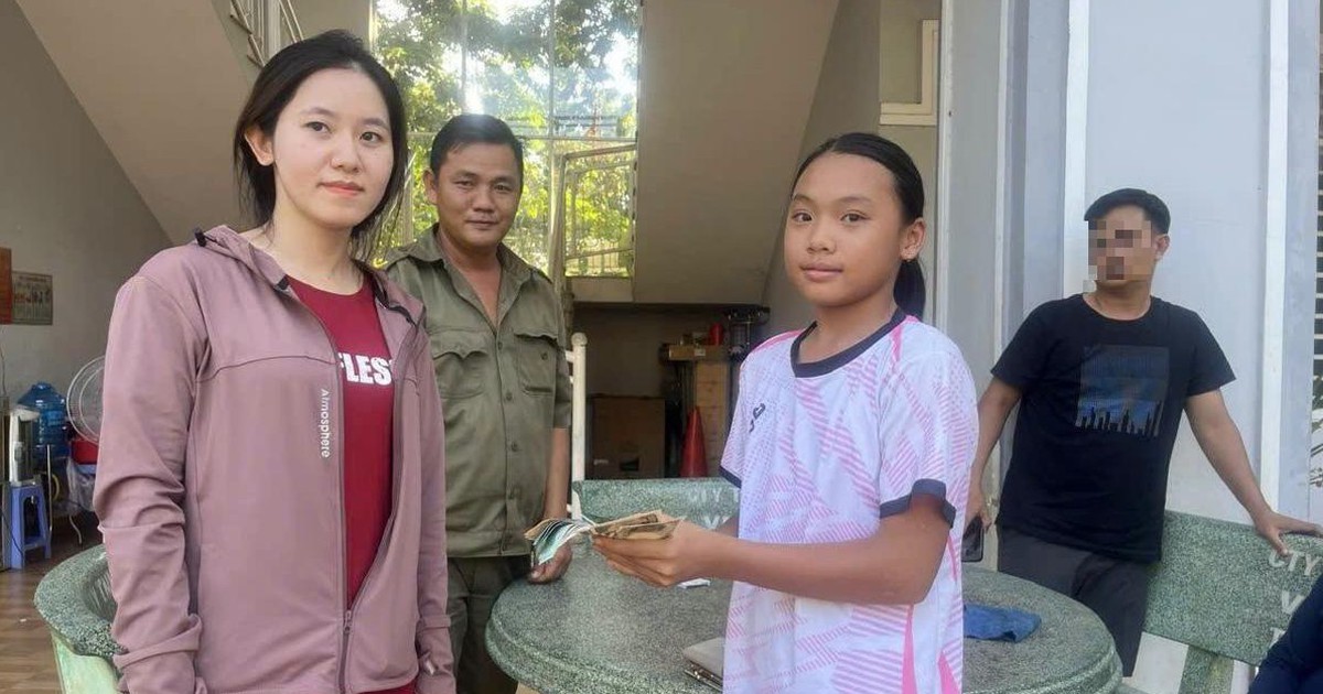 Nhặt được ví tiền, nữ sinh lớp 8 nhờ công an tìm trả người đánh rơi