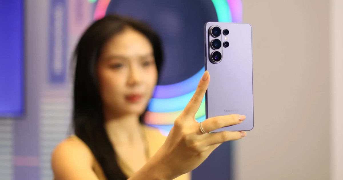 Lý do nhiều điện thoại Samsung phát ra tiếng lạch cạch khi lắc?