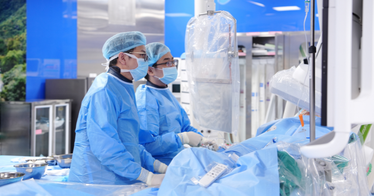 Nghẹt thở cứu người đàn ông ngừng tim ngay khi đang khám bệnh