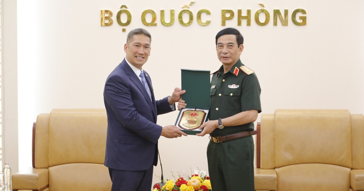 Đại tướng Phan Văn Giang tiếp quyền Bộ trưởng Bộ Hải quân Mỹ