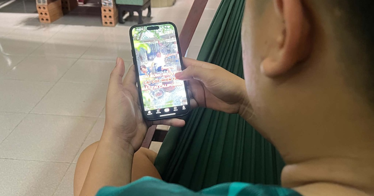 Nghiện lướt video ngắn: Tác hại và 4 lời khuyên từ bác sĩ