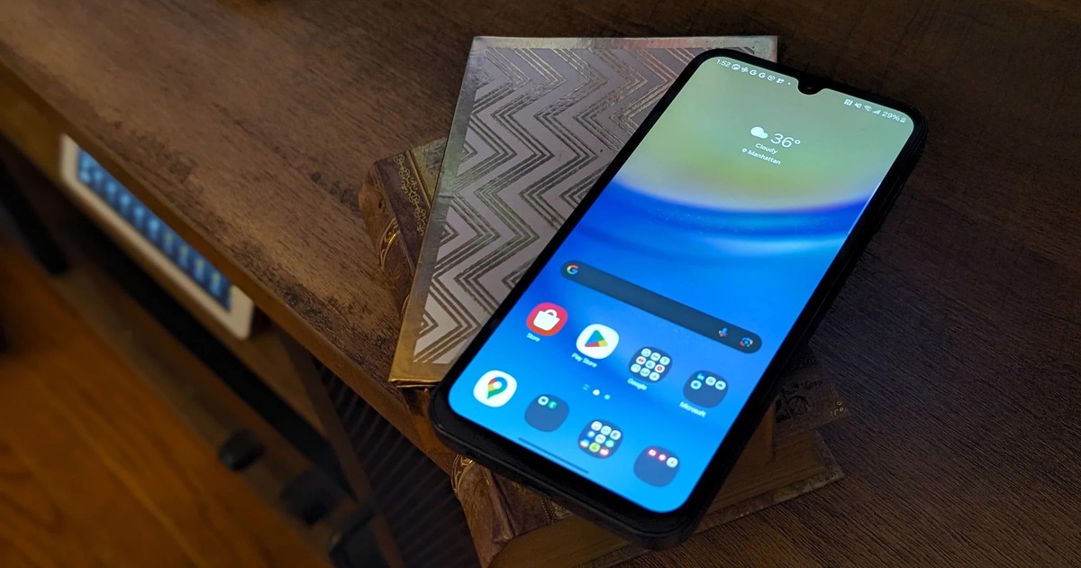 Galaxy A15 4G giá rẻ chính thức lên One UI 8.5