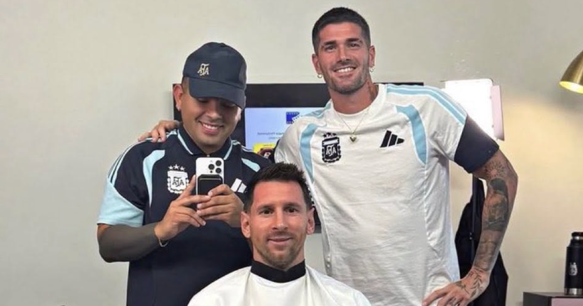 'Đối thủ' của vợ Messi lại gây sốt: Đi cắt tóc cũng không rời thủ quân Argentina nửa bước