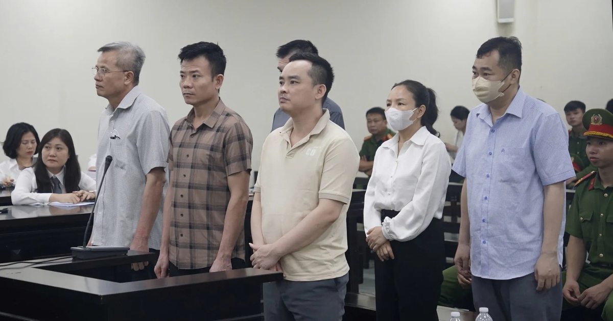 Cựu giám đốc 'sắp lên bàn mổ vẫn phải mang tiền nộp cho sếp'