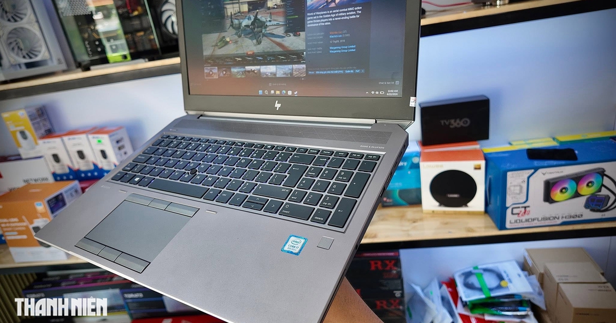 Vì sao một số laptop lại có bàn di chuột nằm lệch về bên trái?