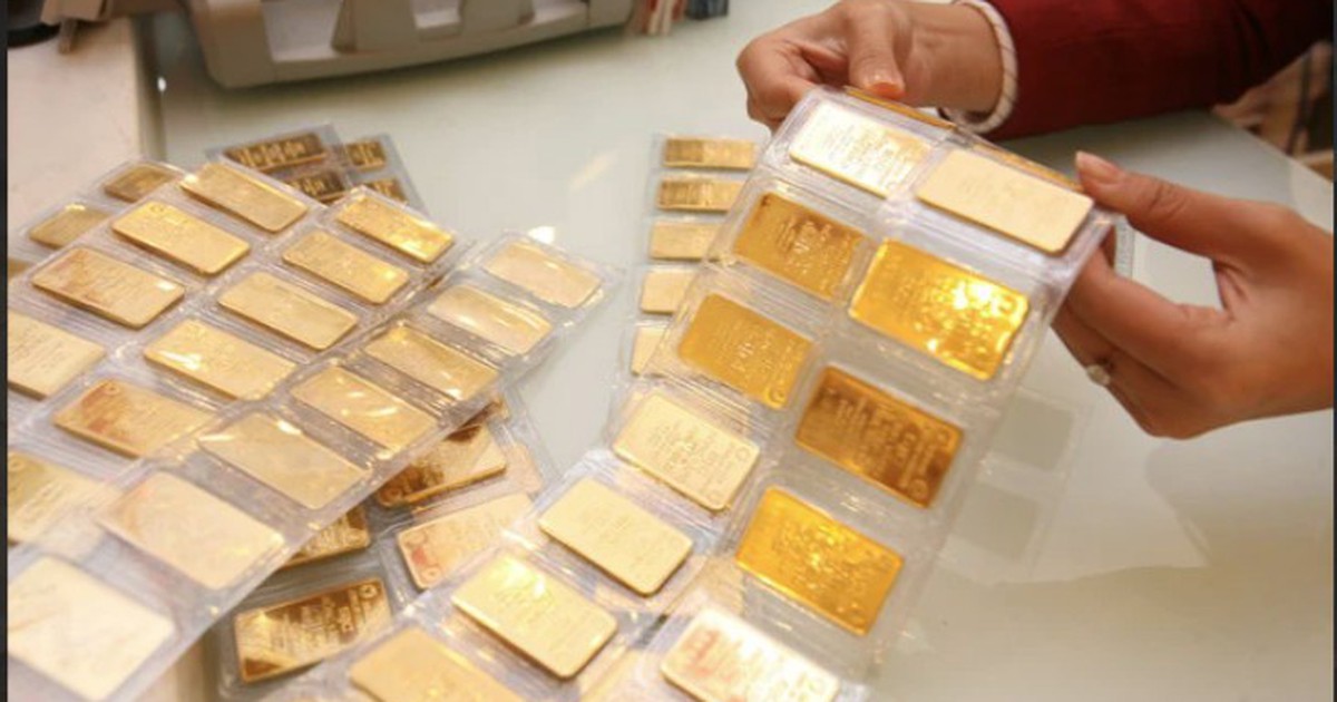 Giá vàng "sập" mạnh, mất mốc 145 triệu đồng/lượng