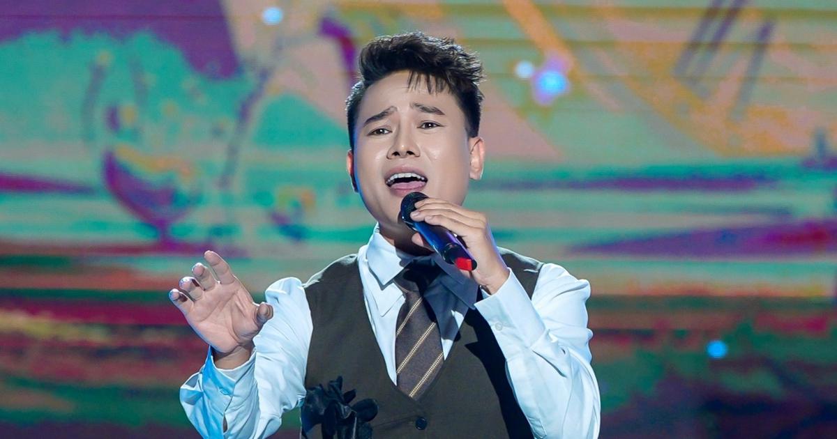 Chàng trai hát 'Cỏ úa' bị Thái Châu góp ý trên truyền hình