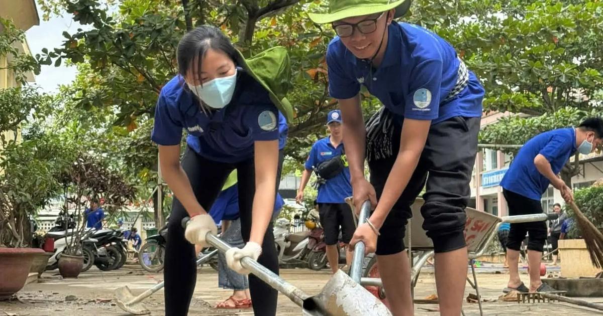 Hai người trẻ, một màu áo xanh và hành trình sống vì cộng đồng