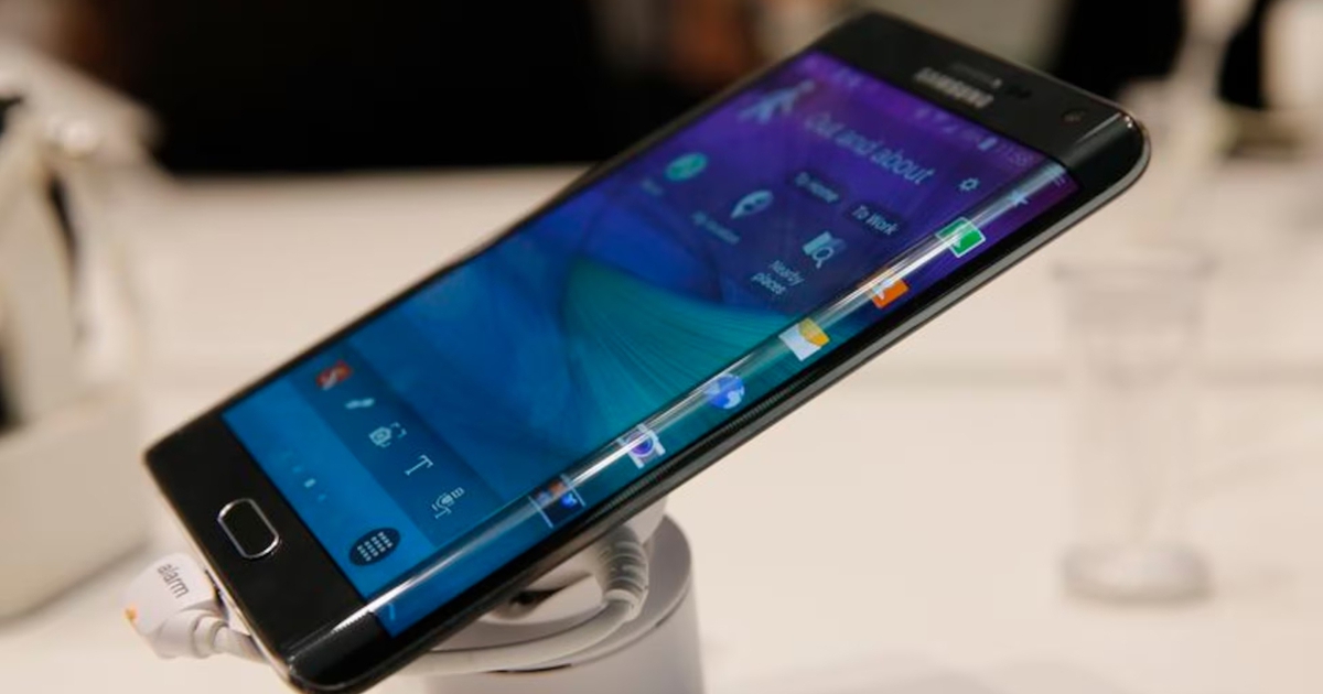 Vì sao smartphone Android dần từ bỏ màn hình cong?