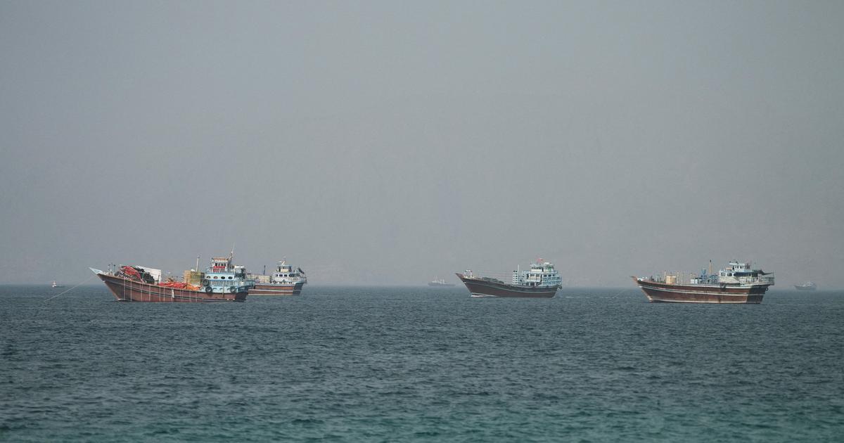 T&agrave;u chở h&agrave;ng bị tấn c&ocirc;ng tại eo biển Hormuz