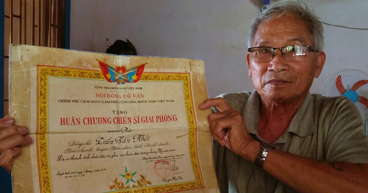 50 năm th&acirc;n nh&acirc;n t&igrave;m liệt sĩ Trường Sa