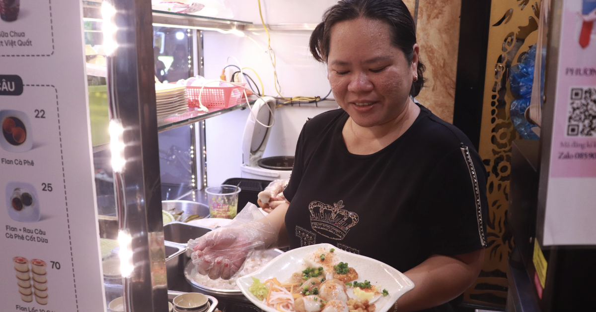 G&acirc;y b&atilde;o mạng quốc tế, b&aacute;nh ram &iacute;t Huế th&agrave;nh m&oacute;n 'best seller' ở nhiều qu&aacute;n TP.HCM