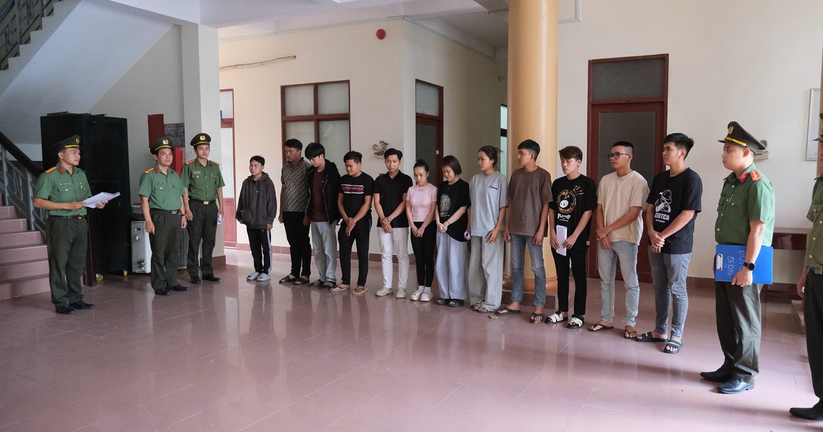 Công an Vĩnh Long khởi tố 12 bị can mua bán hơn 3.500 tài khoản ngân hàng