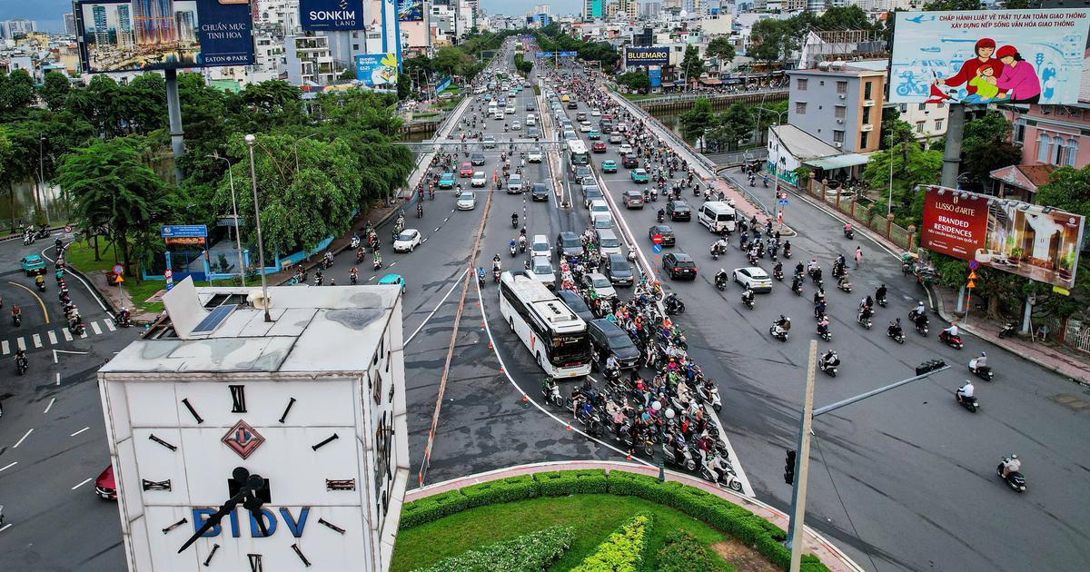 V&ograve;ng xoay Điện Bi&ecirc;n Phủ kh&ocirc;ng c&ograve;n cần CSGT điều tiết: TP.HCM r&agrave; so&aacute;t c&aacute;c v&ograve;ng xoay kh&aacute;c