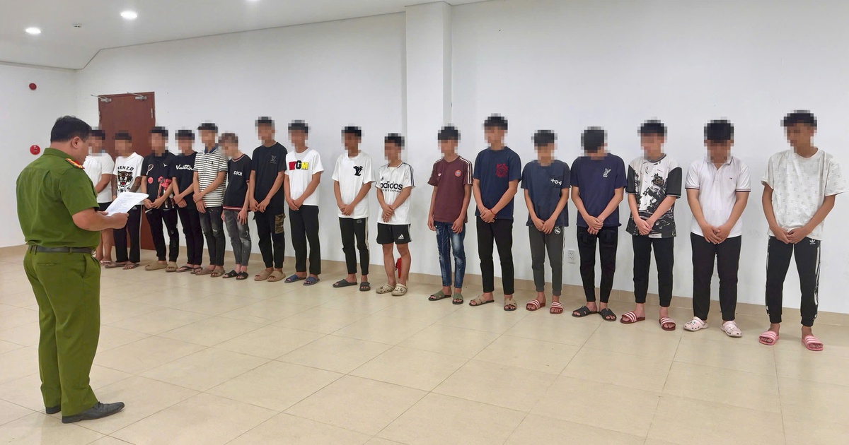 Khởi tố nh&oacute;m thanh thiếu ni&ecirc;n mang hung kh&iacute; g&acirc;y tai nạn rồi bỏ trốn ở Huế