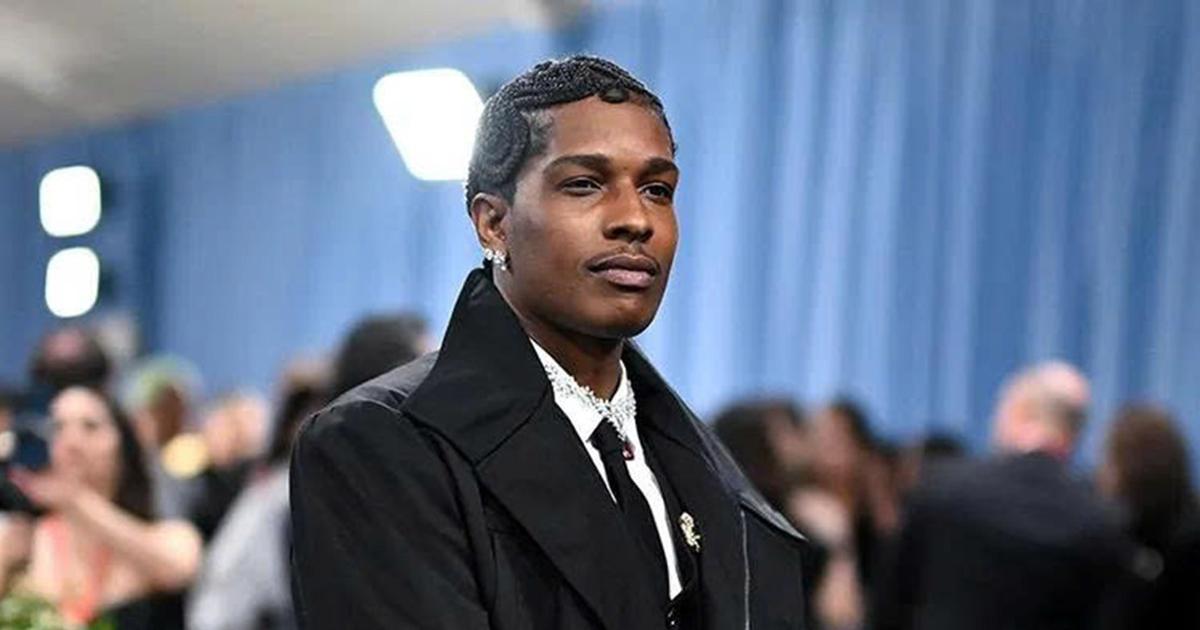 V&igrave; sao h&agrave;ng loạt người h&acirc;m mộ 'cầu xin' Rihanna chia tay bạn trai rapper?
