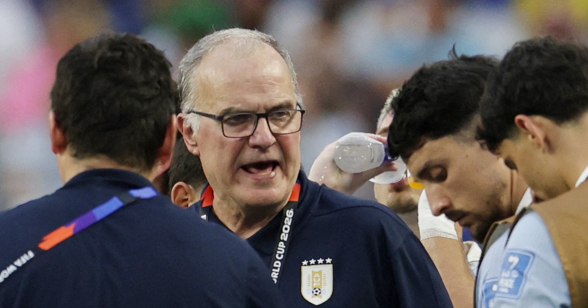 Cầu thủ Uruguay đòi ‘lật ghế’ của HLV Bielsa trước trận quyết đấu với Tây Ban Nha