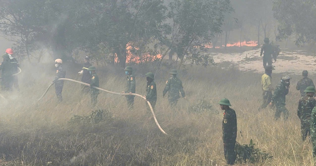 Li&ecirc;n tục ch&aacute;y rừng tại Quảng Trị, bộ đội 'bật chế độ' sẵn s&agrave;ng xử l&yacute;