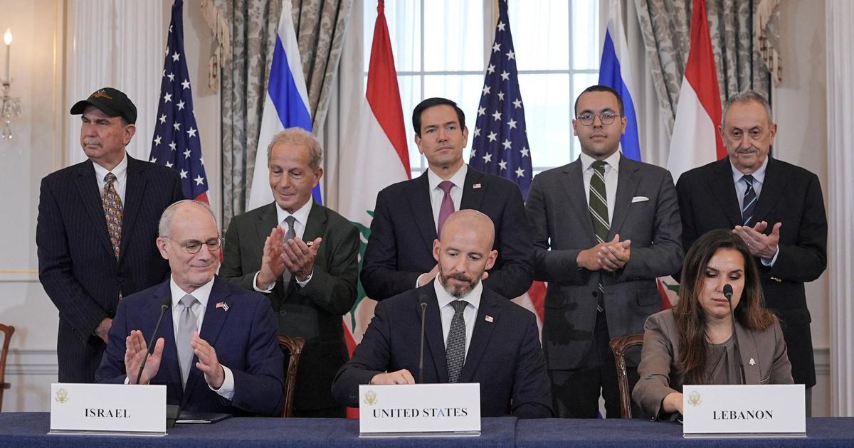 Israel - Lebanon k&yacute; thỏa thuận, Hezbollah n&oacute;i vẫn 'sẵn s&agrave;ng chiến đấu'