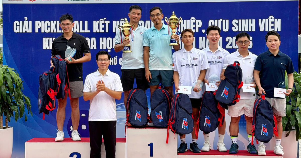 Độc Lập và Hoàng Quỳnh đăng quang giải pickleball tại Trường ĐH Tôn Đức Thắng