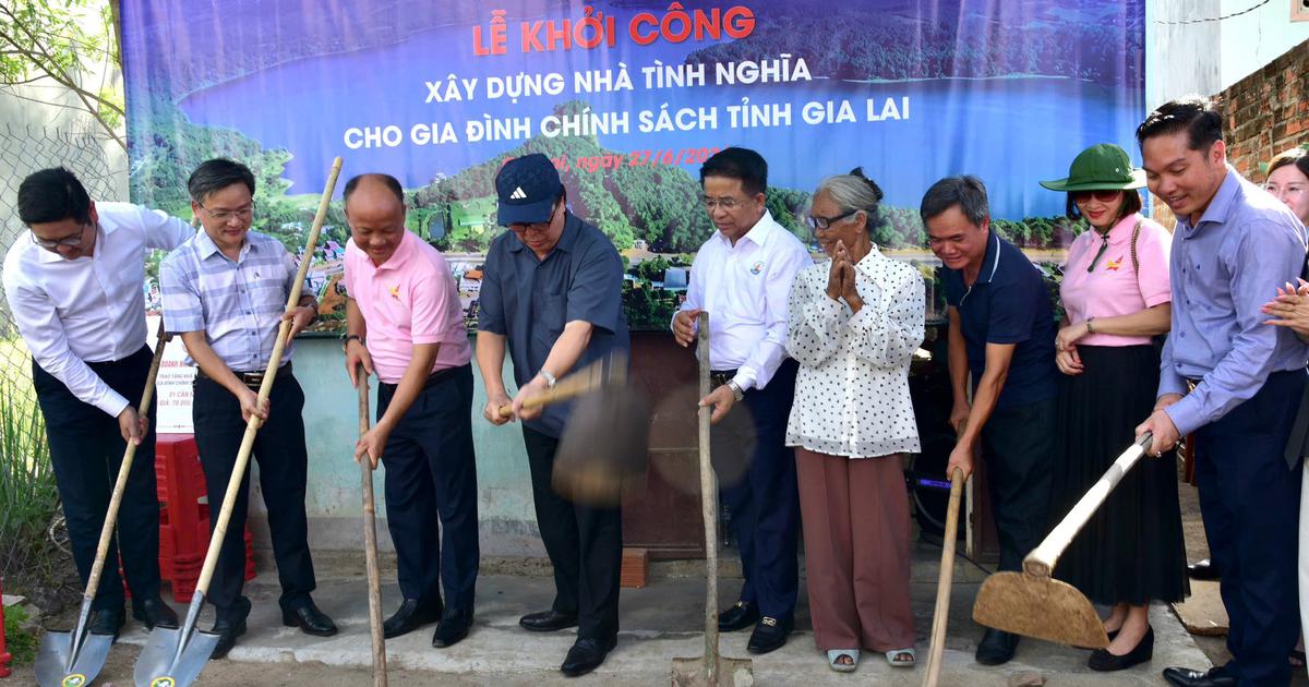 Hội doanh nh&acirc;n trẻ Việt Nam trao 2 nh&agrave; t&igrave;nh nghĩa tại Gia Lai