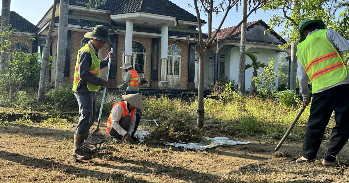 Không nhận tiền công, nhóm 5 người trẻ dọn nhà miễn phí suốt gần 4 năm