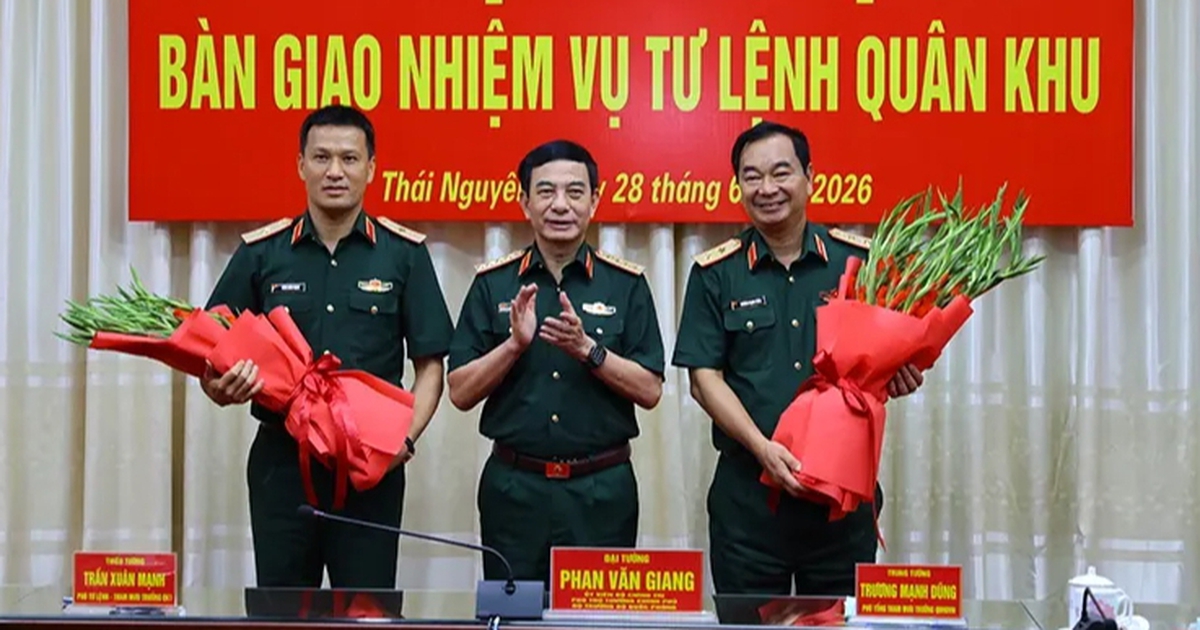 Thiếu tướng Trần Xu&acirc;n Mạnh tiếp nhận nhiệm vụ Tư lệnh Qu&acirc;n khu 1