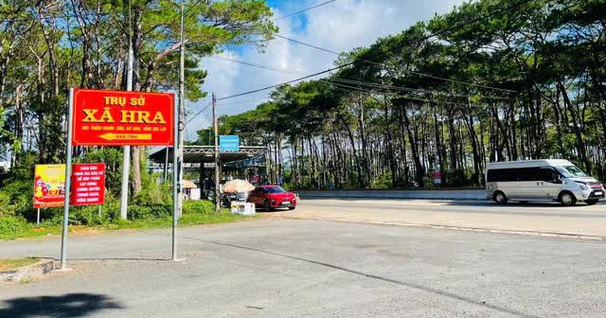 Khi cán bộ xã... né trạm thu phí