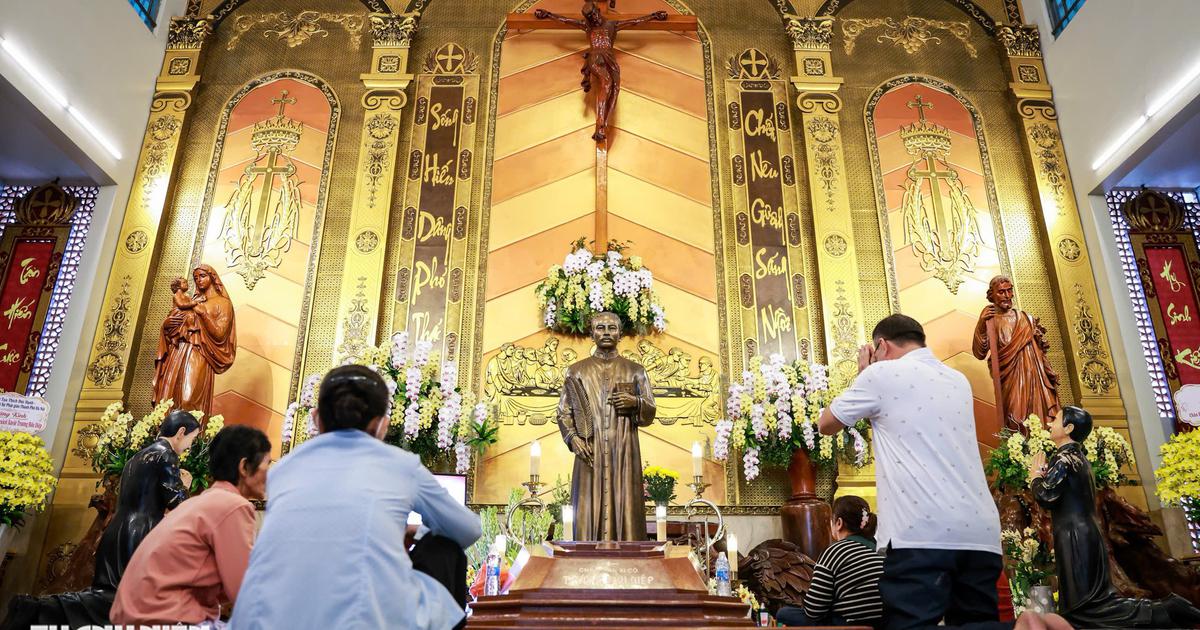 'T&ocirc;i chờ ng&agrave;y n&agrave;y l&acirc;u lắm rồi': Người từ khắp nơi về Tắc Sậy trước lễ tuy&ecirc;n phong Ch&acirc;n phước