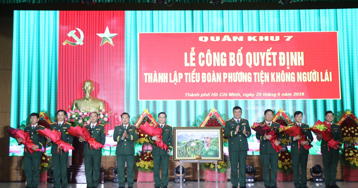 Qu&acirc;n khu 7 th&agrave;nh lập Tiểu đo&agrave;n Phương tiện kh&ocirc;ng người l&aacute;i