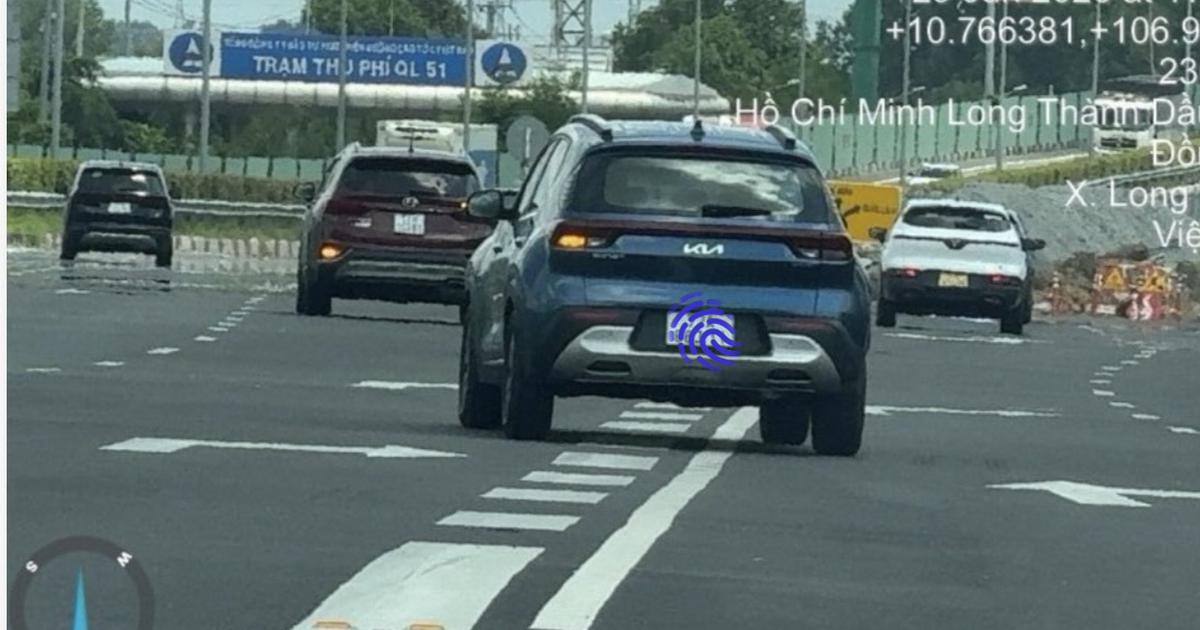 CSGT mật phục tại n&uacute;t giao, nhiều t&agrave;i xế v&agrave;o cao tốc mới biết m&igrave;nh vi phạm
