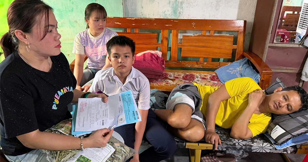 Ba mẹ cùng lâm bệnh, nữ sinh viên 18 tuổi vất vả lo viện phí