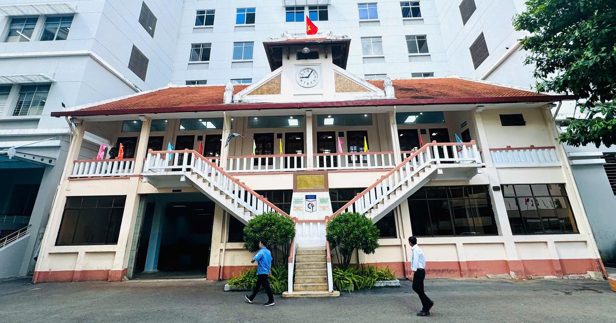 Đồng hồ cổ 120 năm vẫn chạy tốt ở trường Bác Hồ và Bác Tôn từng học
