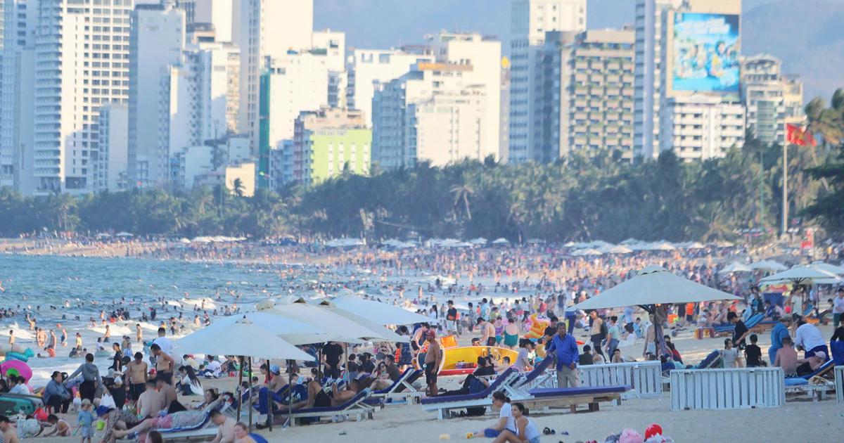 Du lịch đảo lộn vì nắng nóng cực đoan