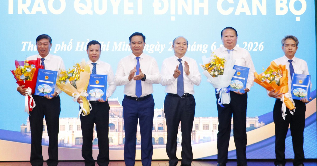 TP.HCM lu&acirc;n chuyển nhiều chủ tịch UBND phường, x&atilde;