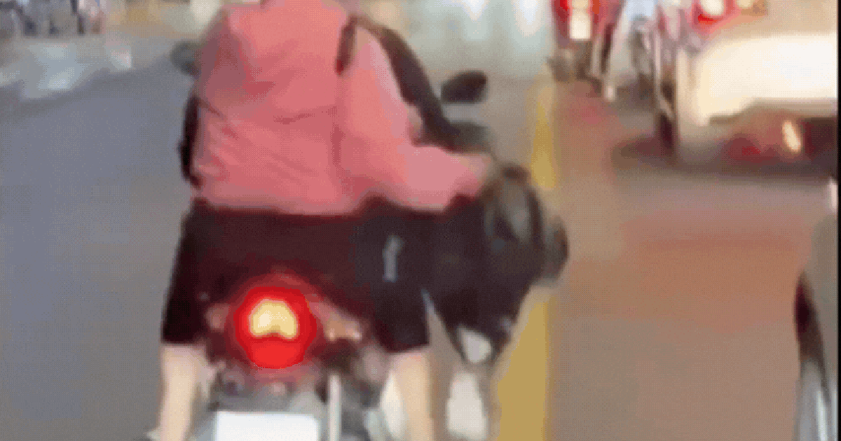 Người phụ nữ tung vàng mã xuống đường để 'xả xui' ở TP.HCM bị phạt