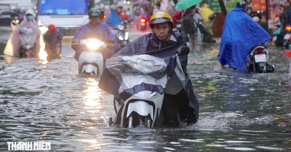 TP.HCM có 159 điểm ngập nước: Lưu ý loạt tuyến đường cứ mưa lớn là thành sông