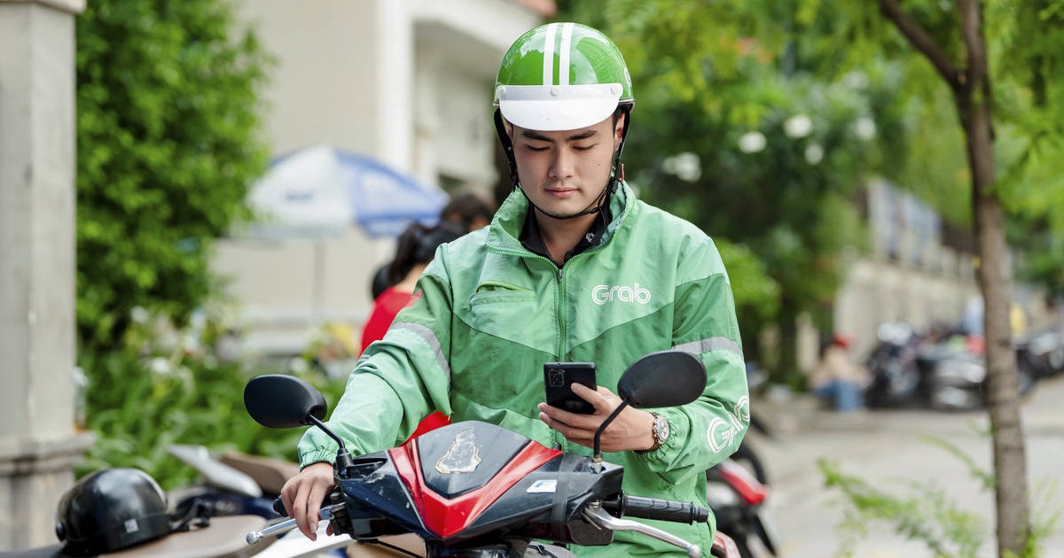 Chuyện nghề của những bác tài Grab tự tin chở khách quốc tế